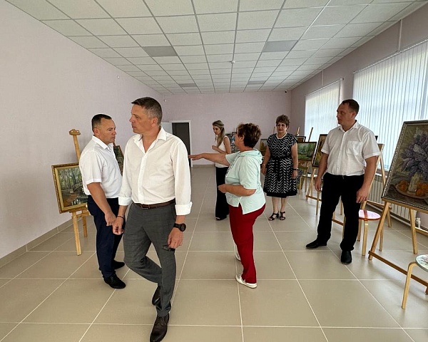 Партдесант Шпаковского отделения партии «Единая Россия» проверил ход капитального ремонта историко-краеведческого музея в рамках партпроекта «Единой России» «Культура малой Родины»